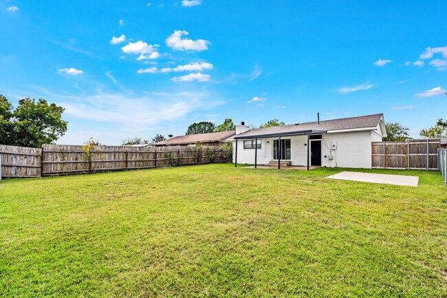 Building Photo - 140 SW 69th St