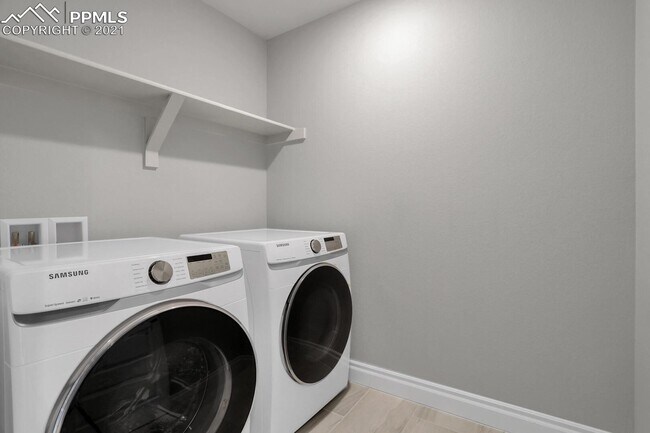 Building Photo - Beautiful and Newer 3 Bedroom Townhome in ...