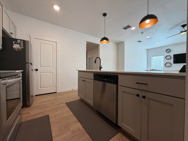 Building Photo - 5807 Virginia Ave