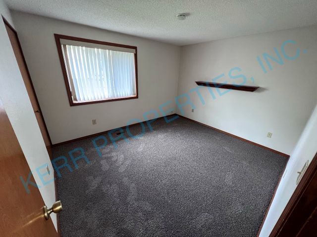 Building Photo - 2650 SW Meyers Dr