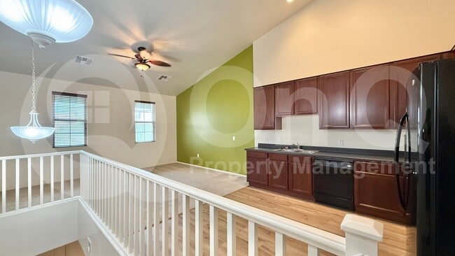 Building Photo - 2222 E Huntington Dr