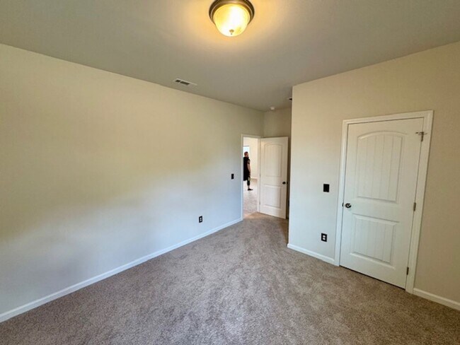 Building Photo - UP TO $500 OFF ONE MONTH!
