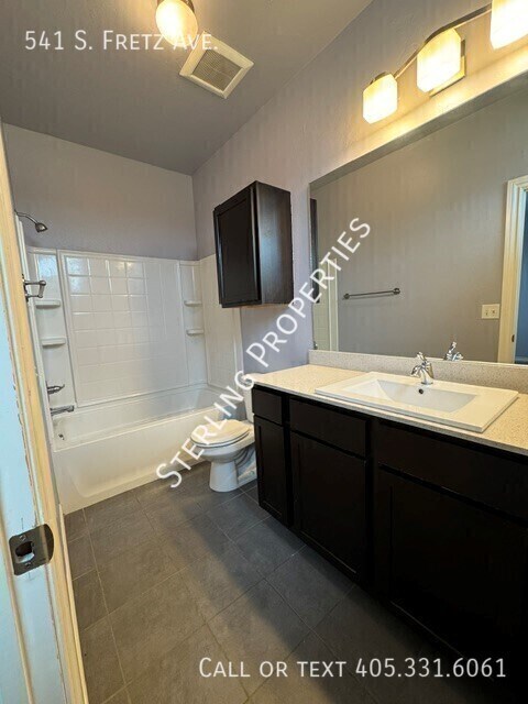 Building Photo - 541 S Fretz Ave