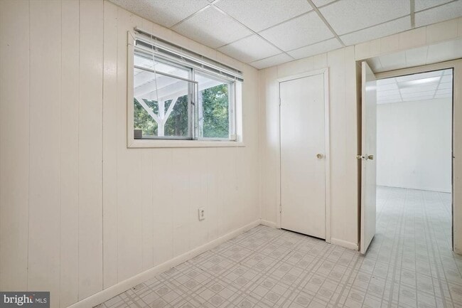 Building Photo - 8501 Canterbury Dr
