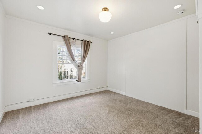 Building Photo - 21 Tamalpais Ave