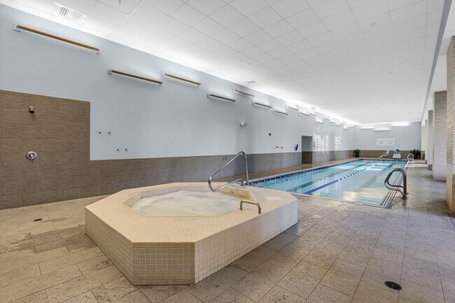 Building Photo - 225 N Columbus Dr