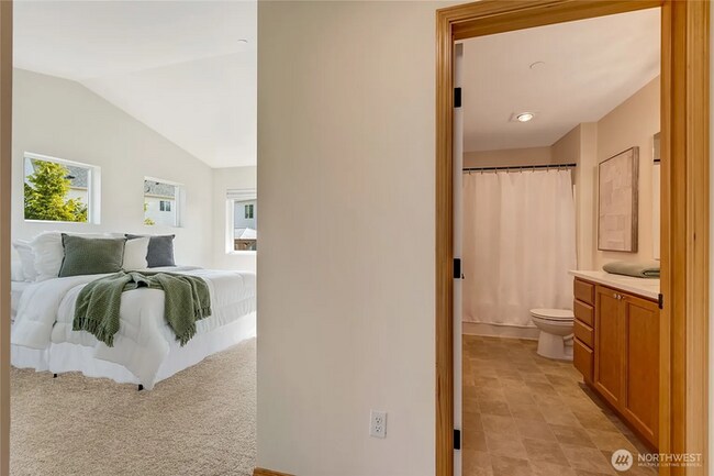 Building Photo - Beautifully Updated 3-Bedroom Townhome with Garage in Prime Lynnwood Location