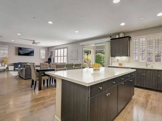 Building Photo - 445 Adobe Estates Dr