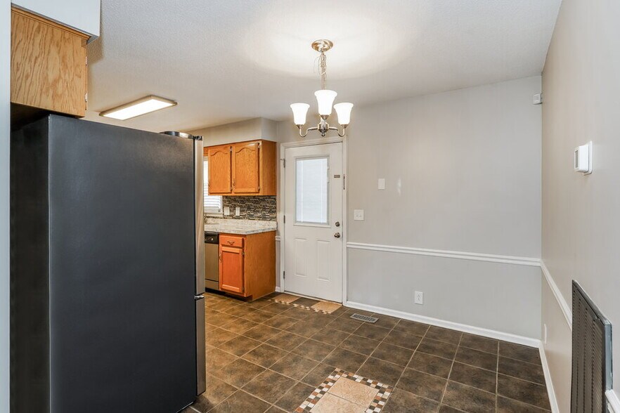 Building Photo - 1811 Peartree Ct