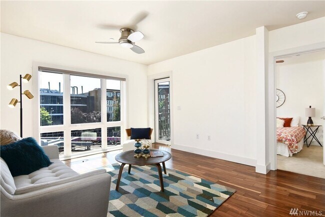 Building Photo - Spacious 1bd/1.5ba Condo in Belltown!