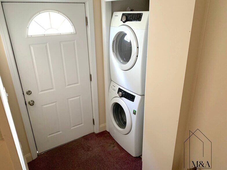 Building Photo - 186 Broadway