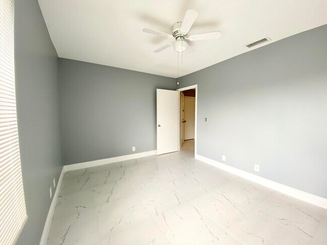 Building Photo - 815 Boynton Beach Blvd