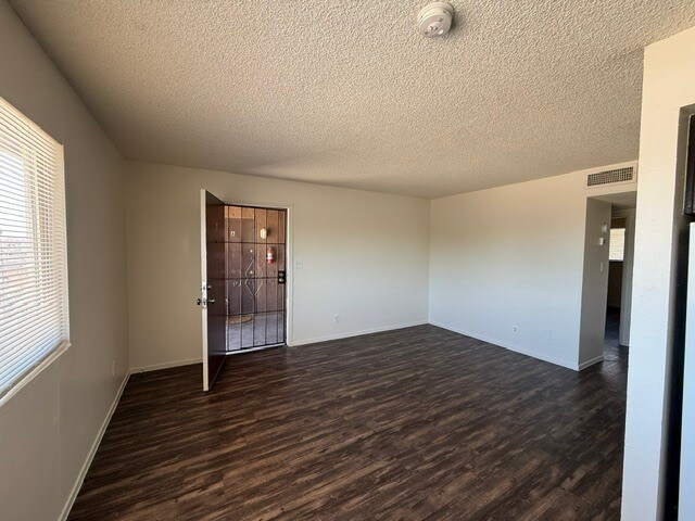 Building Photo - 2230 Dolly Ln