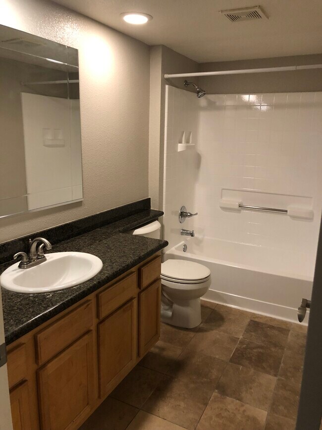 Building Photo - 2325 Del Mar Way # 103