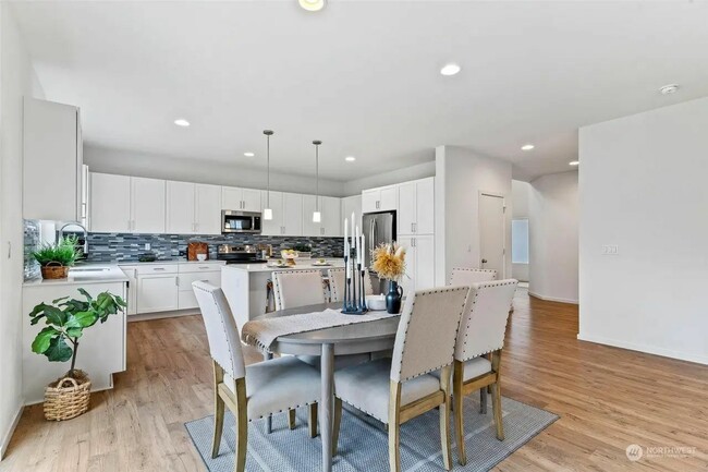 Building Photo - 8412 55th Pl NE