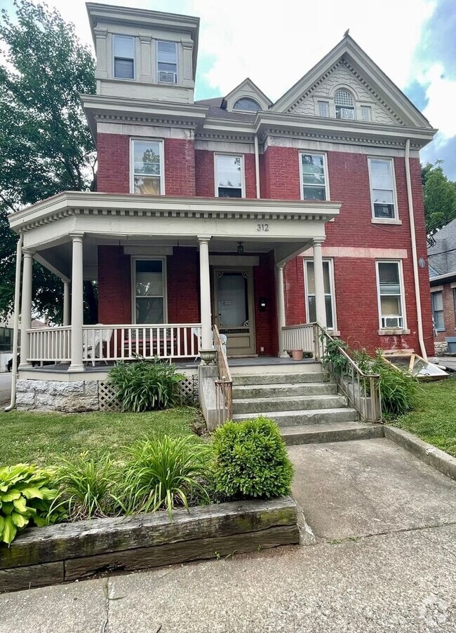 Building Photo - THREE 2 BEDROOM APARTMENTS IN THIS BUILDIN...