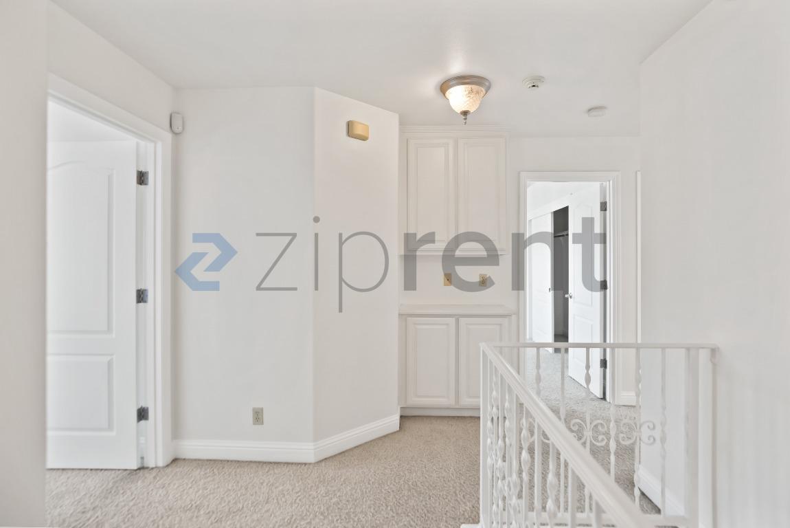 Building Photo - Unit