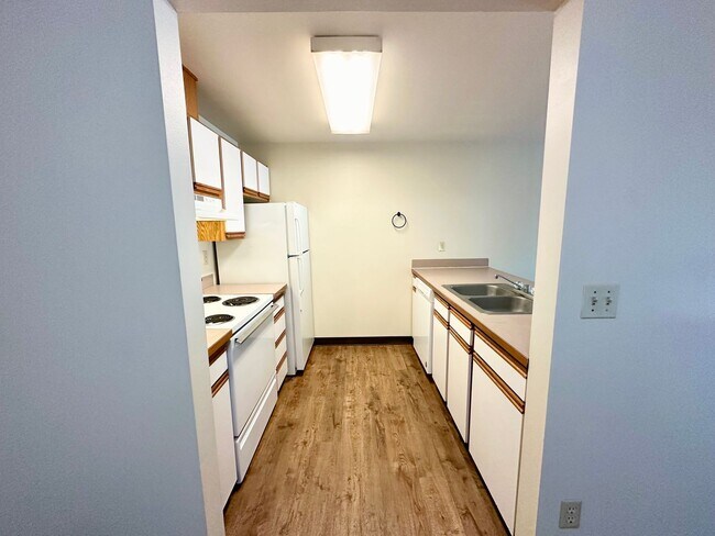 Building Photo - 808 Juniper Ave