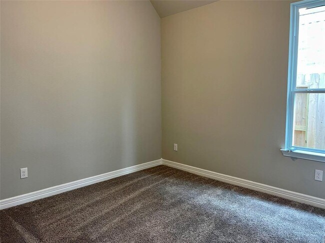 Building Photo - 24226 Maple Summit Ln