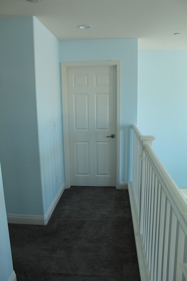 Building Photo - 4372 Ladera Dr