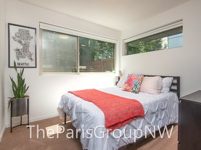 Building Photo - Stunning Mod 3BR+Den, 3.5BA Townhome * XL Roof Deck *A/C ++