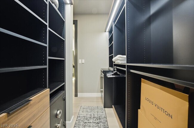 Building Photo - 4575 Dean Martin Dr