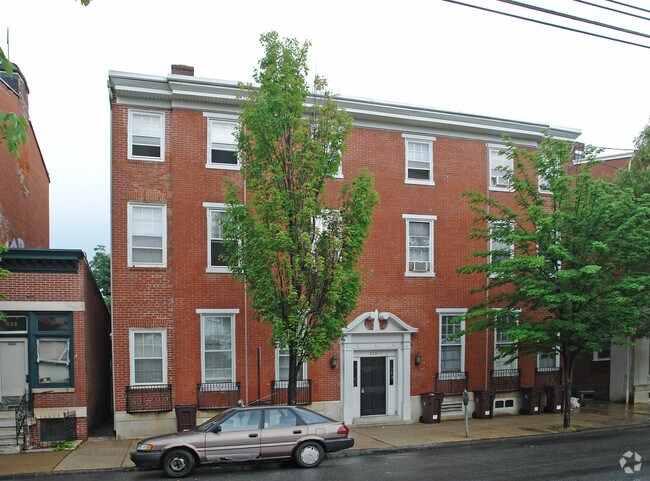Primary Photo - 824 N West St