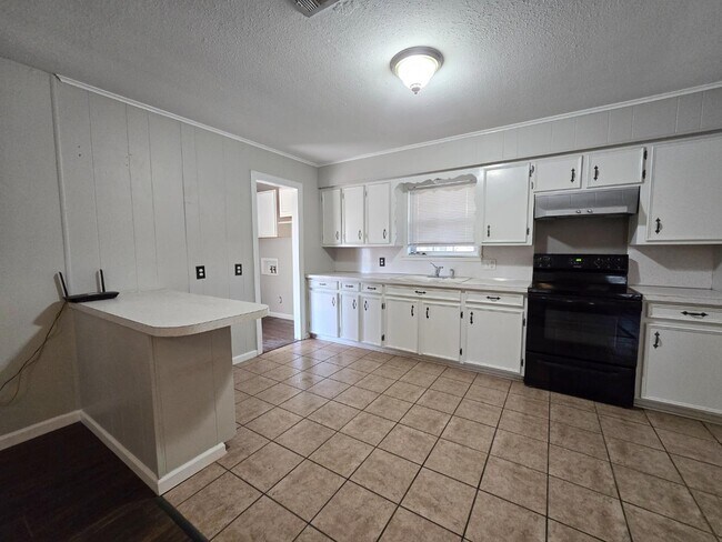 Building Photo - 140 Alaska St