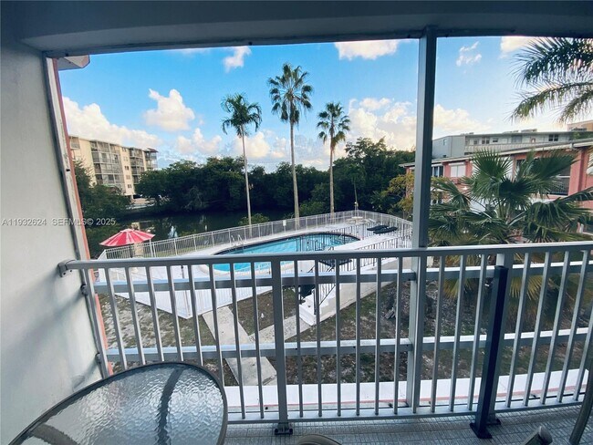 Building Photo - 1560 NE 127th St