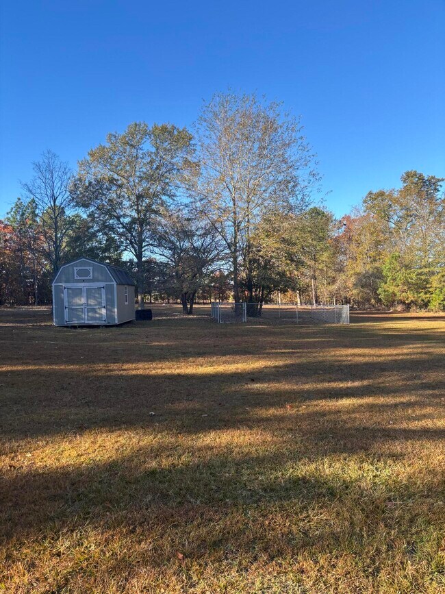 Building Photo - 205 Joy Rd