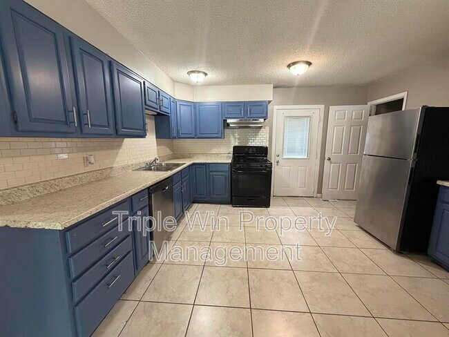 Building Photo - 714 Undercliff Dr