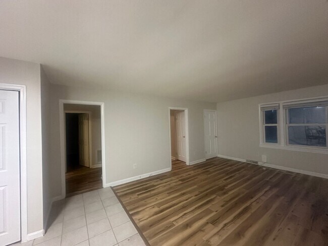 Building Photo - NE Roanoke 2BR