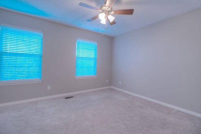 Building Photo - Pet Friendly! Cute 2 Bedroom 1.5 Bath in Midway!!