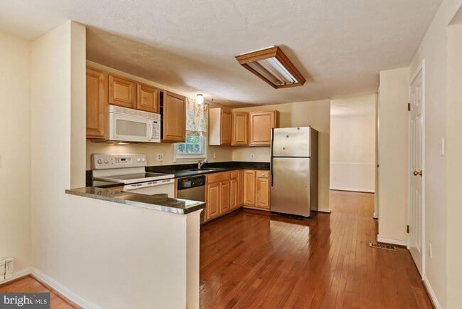 Building Photo - 9404 Mirror Pond Dr