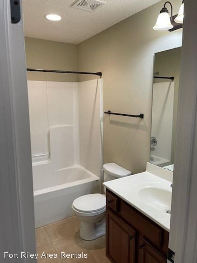 Building Photo - 2 br, 3.5 bath House - 1611 N. 127th Street