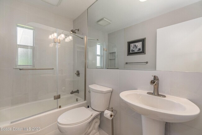 Building Photo - 115 S Indian Cir