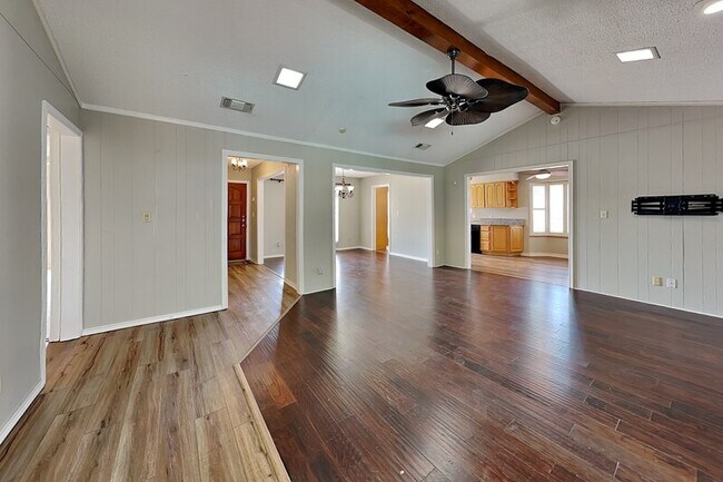Building Photo - 1605 Brighton Dr