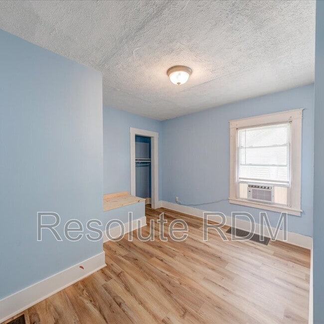 Building Photo - 1308 E Taylor St