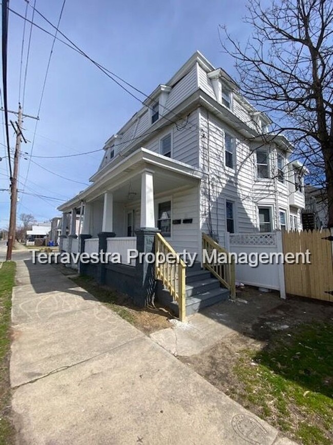 Primary Photo - 715 Buck St