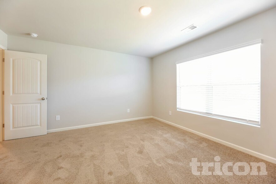 Building Photo - 927 Equine Dr