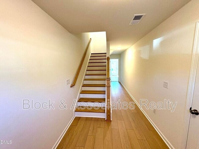 Building Photo - 721 Parc Townes Dr