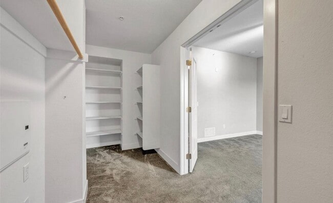 Building Photo - Amazing City Views