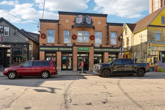 Building Photo - 1 Large Bedroom Lower Level Duplex in the heart of Brady Street.