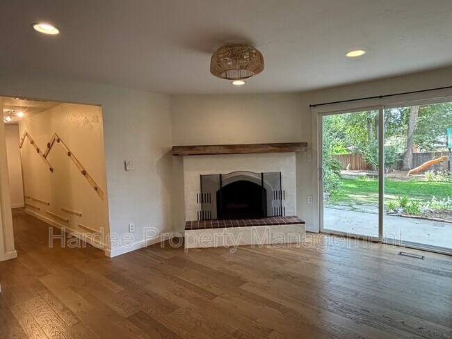 Building Photo - 3511 N Barberry Dr