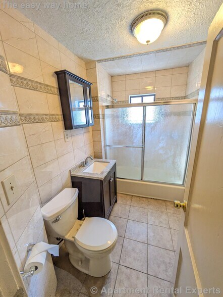 Building Photo - 595 Fellsway W