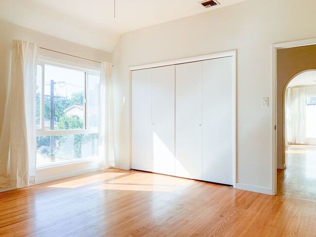 Building Photo - Gorgeous & Updated 3 bed Storybook Spanish House in Silverlake w/Views!