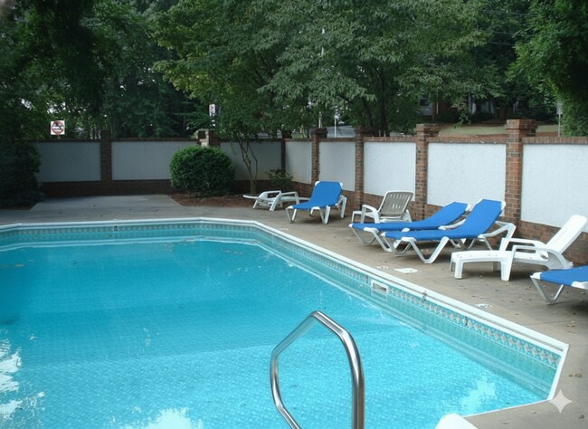 Building Photo - Near Sororities! - 2 Bed/1 Bath Flat on Baxter