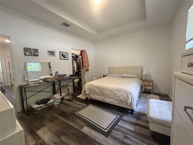 Building Photo - 1685 SE 27th Rd