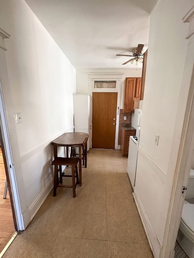 Building Photo - 4824 Hutchinson