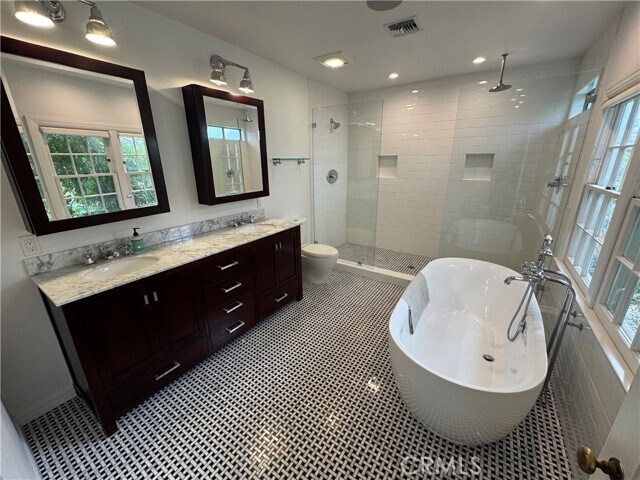 Building Photo - 4455 California Ave